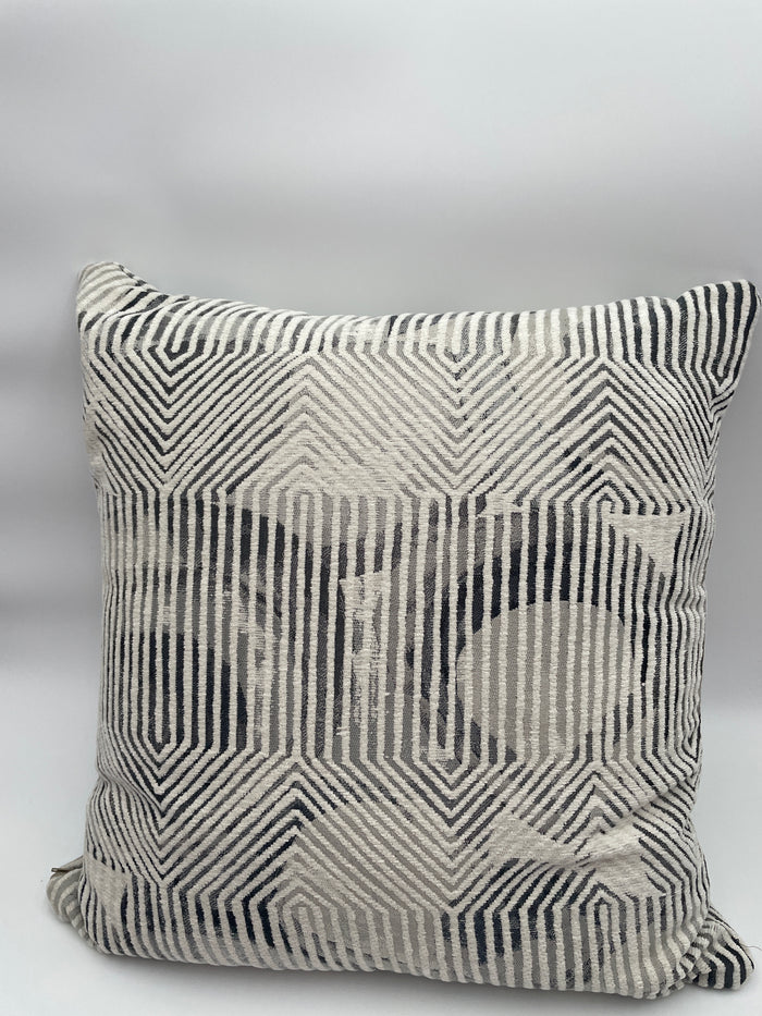 PILLOW BLACK & WHITE GEOMETRIC PATTERN
