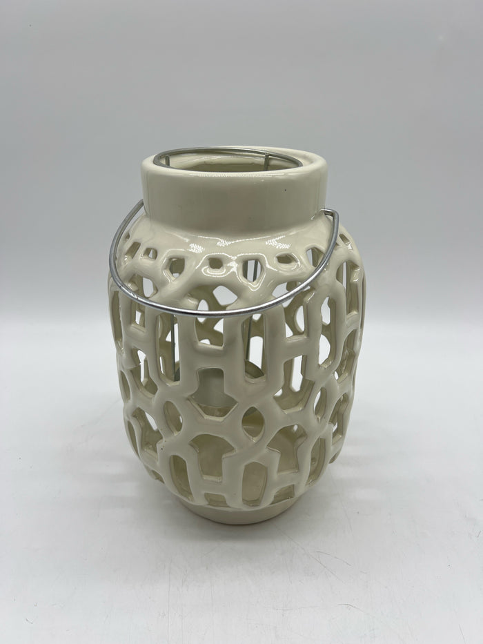 CANDLE HOLDER CUT OUT WHITE LANTERN