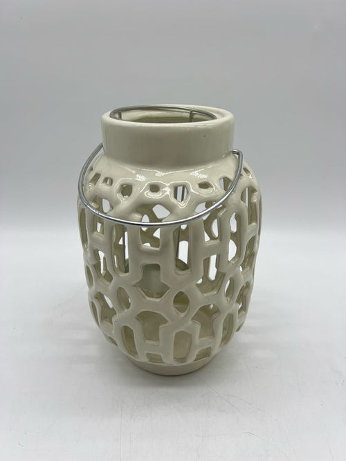 CANDLE HOLDER CUT OUT WHITE LANTERN