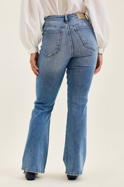 Judy Blue Women's Daisy Light Wash High-Rise Tummy Control Boot Cut Jeans 881162