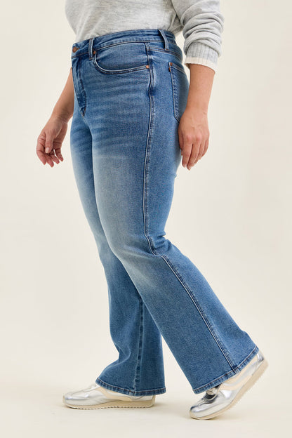 Judy Blue Women's Daisy Light Wash High-Rise Tummy Control Boot Cut Jeans 881162
