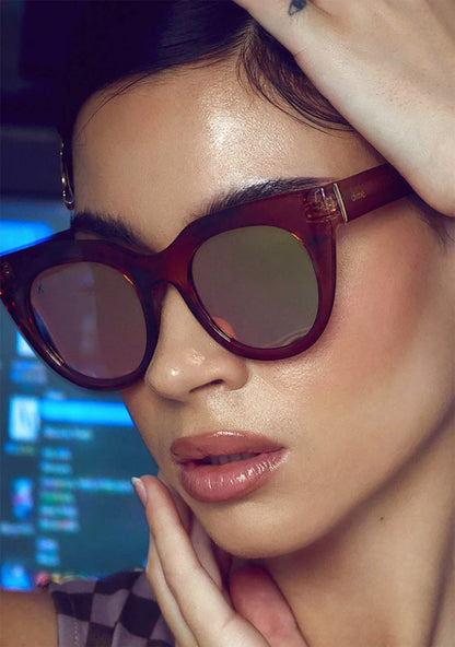 Dime Optics Rumors Sunglasses in taupe crystal beige mirror — model view